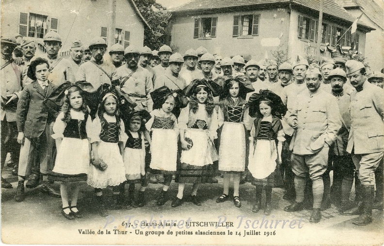 Bitschwiller-Un-groupe-de-petite-alsaciennes-le-14-juillet-1916-r