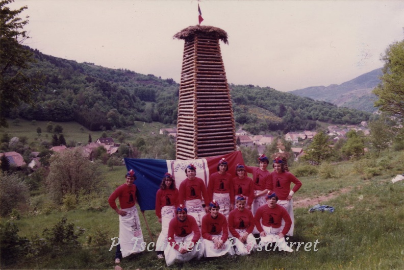 1982-Husseren-Wesserling-feu-St-Jean-au-Bannwehr-classe-1964-84.jpg