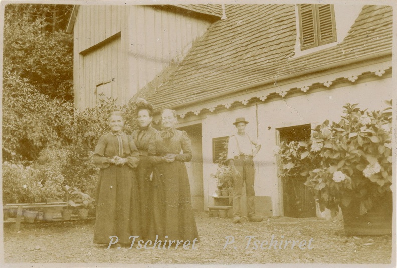 Husseren-Wesserling-Schilling-Madeleine-Brueder-Marie-1903-devient-le-cafe-Uhlen-r.jpg