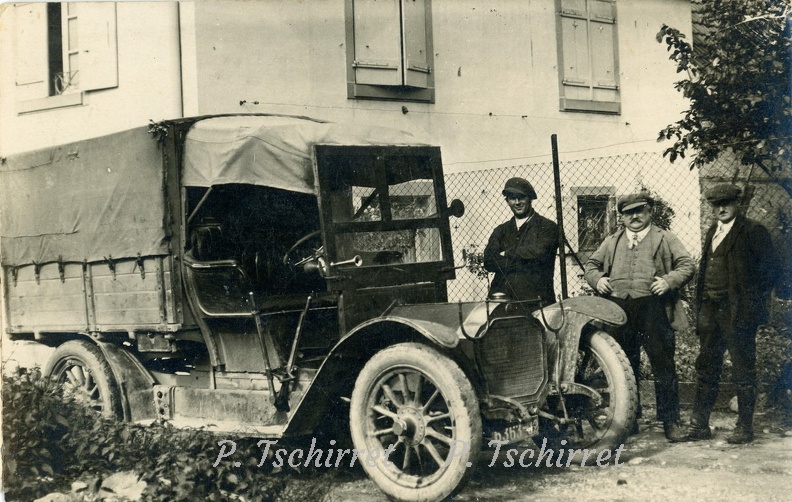 059-Husseren-Wesserling-grand-rue-Ludwig-camionnette-r