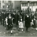 100-Husseren-Wesserling-defile-rue-de-la-gare-liberation1945-100-r