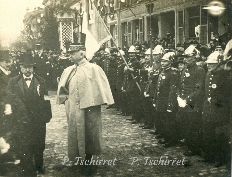 Joffre-en-visite-1915-r