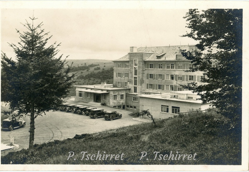 Markstein-Vue-sur-Hotel-et-les-voitures-r