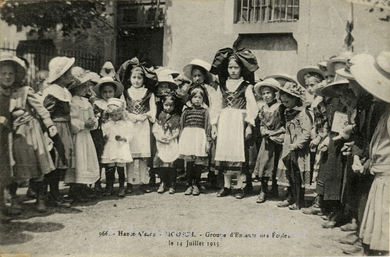 Moosch-groupe-enfants-14-juillet-1915