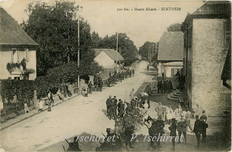 Sentheim-Militaires-et-villageois-1916-r