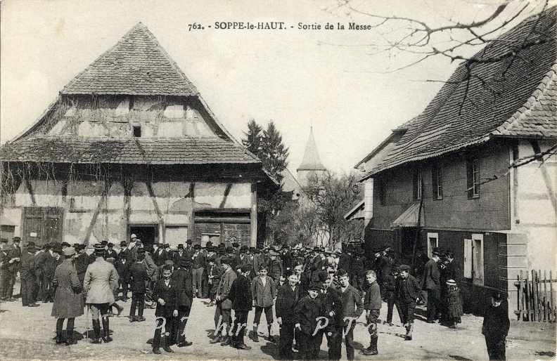 Soppe-le-Haut-sortie-de-la-messe-1915.jpg