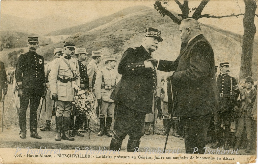 Bitschwiller-Le-Maire-presente-au-General-Joffre-la-bienvenue-1916-r